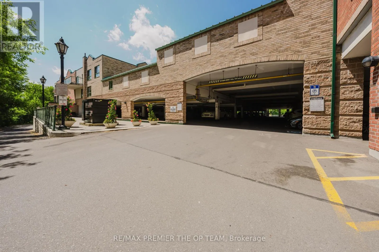 321 - 121 WOODBRIDGE AVENUE
