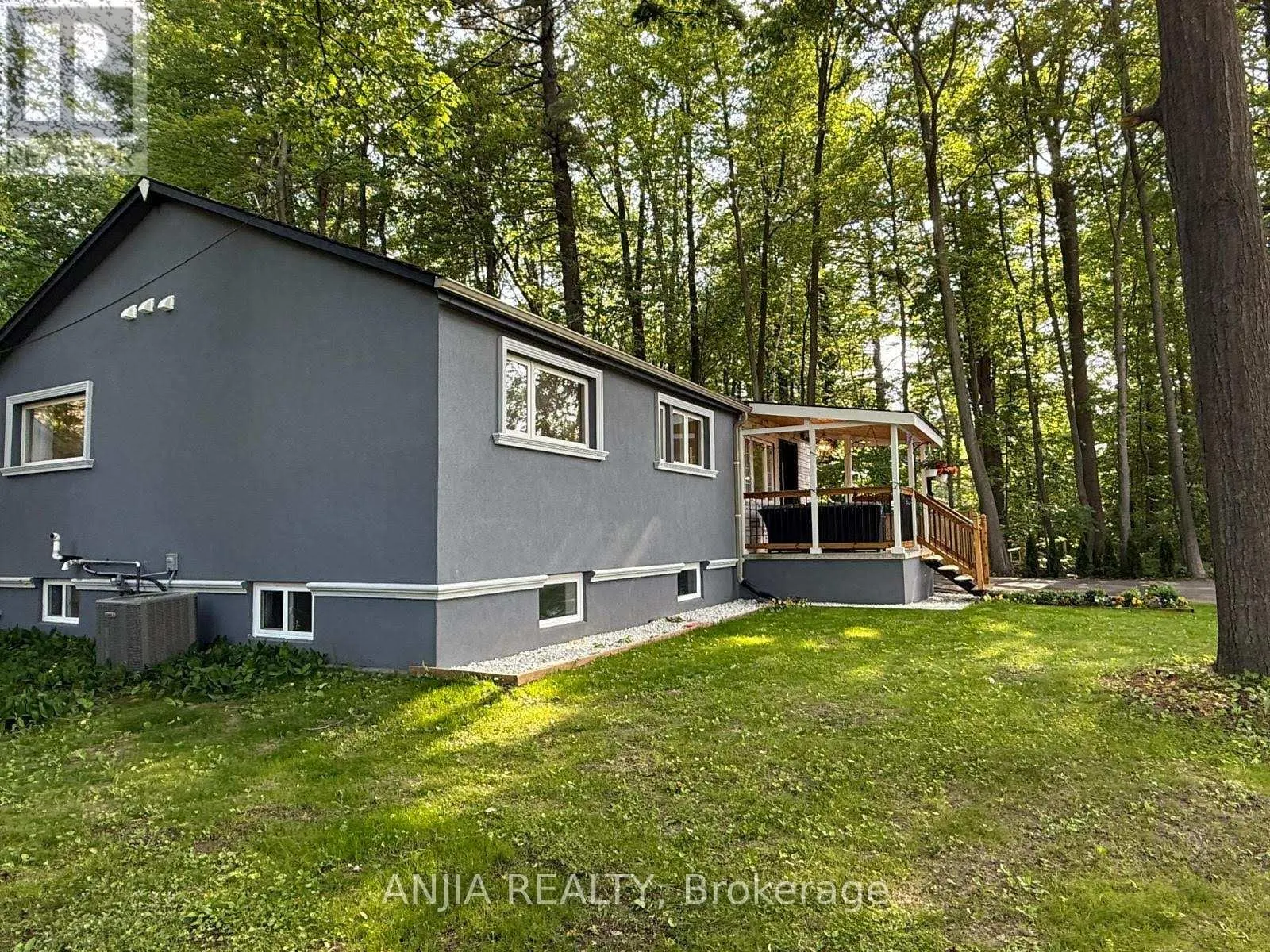 263 QUEENSVILLE SIDE ROAD W