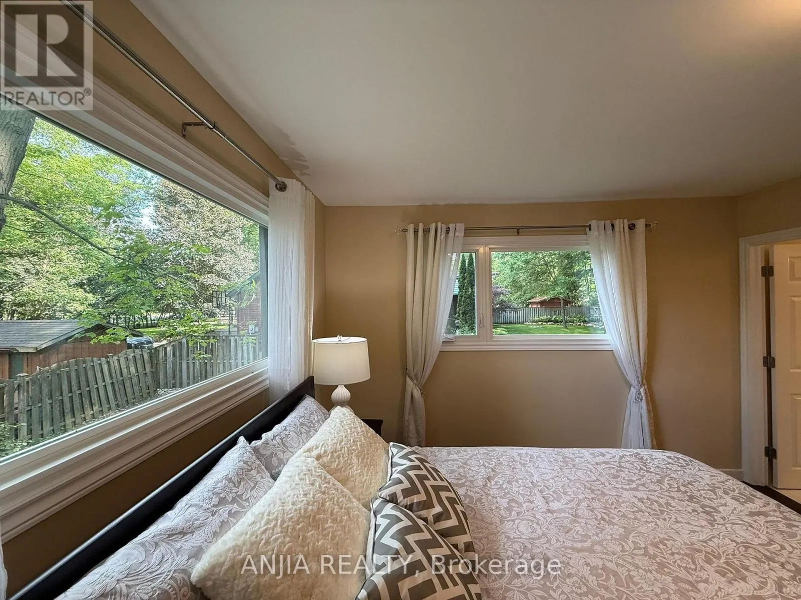 263 QUEENSVILLE SIDE ROAD W