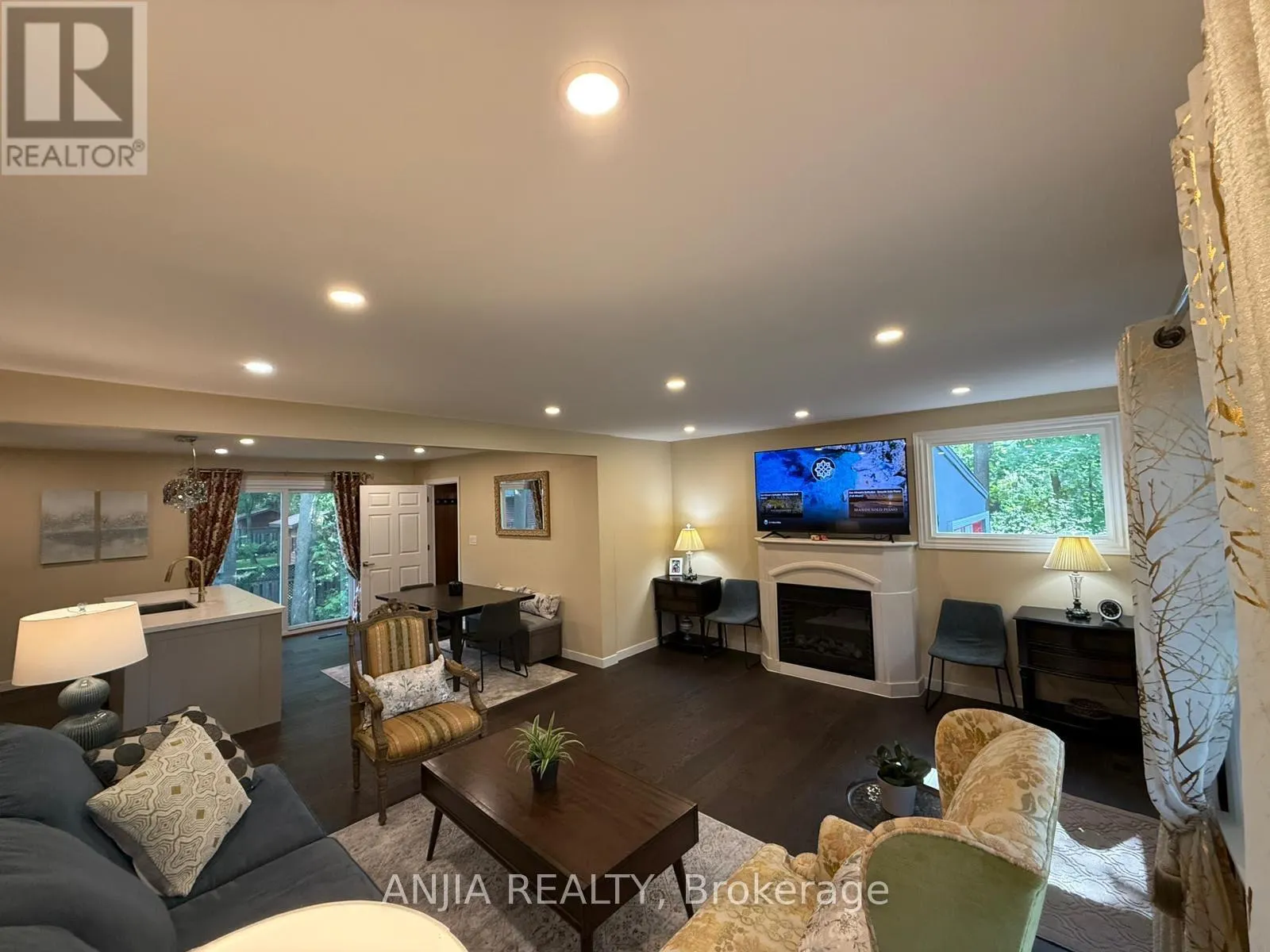 263 QUEENSVILLE SIDE ROAD W