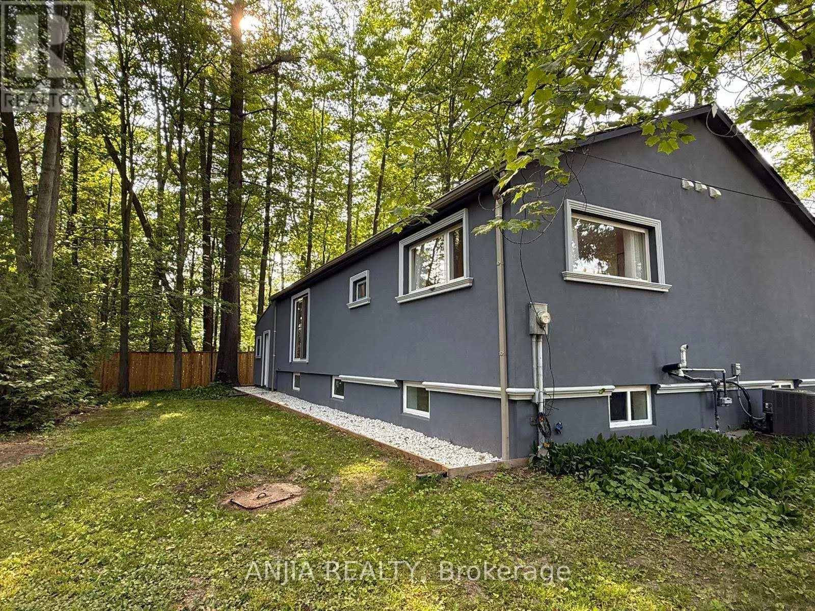 263 QUEENSVILLE SIDE ROAD W