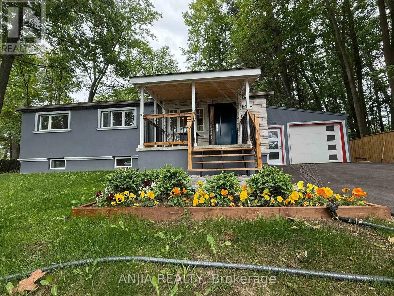 263 QUEENSVILLE SIDE ROAD W