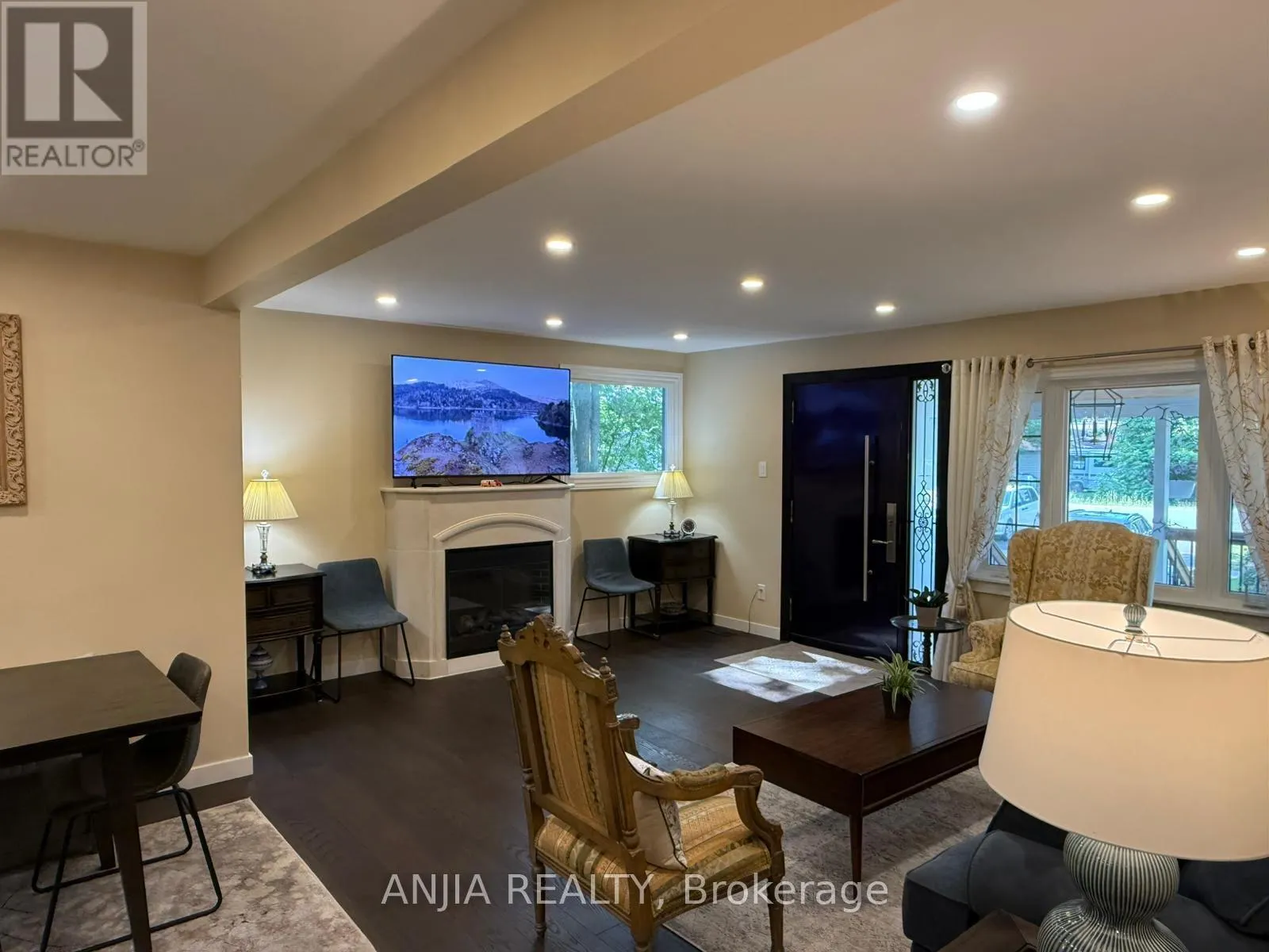 263 QUEENSVILLE SIDE ROAD W