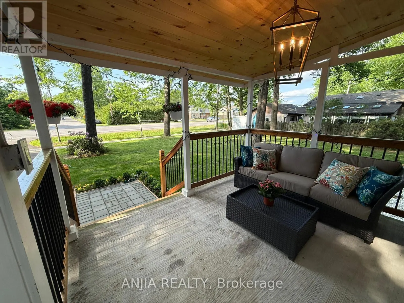 263 QUEENSVILLE SIDE ROAD W