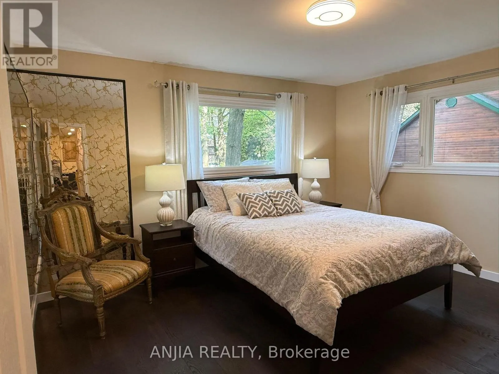 263 QUEENSVILLE SIDE ROAD W