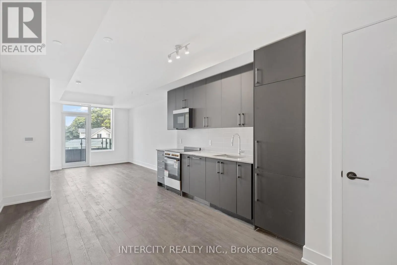 237 - 2075 KING ROAD