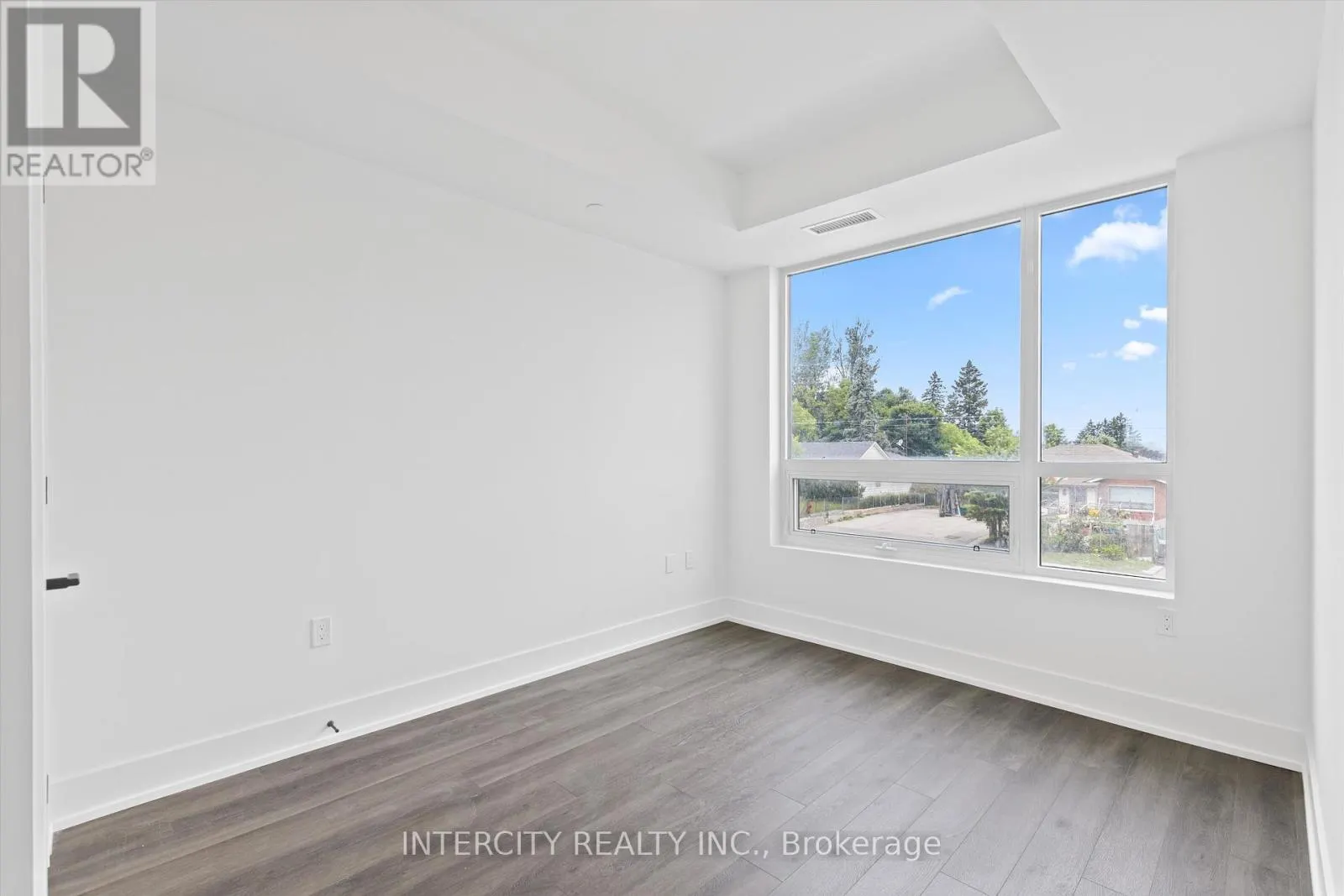 237 - 2075 KING ROAD