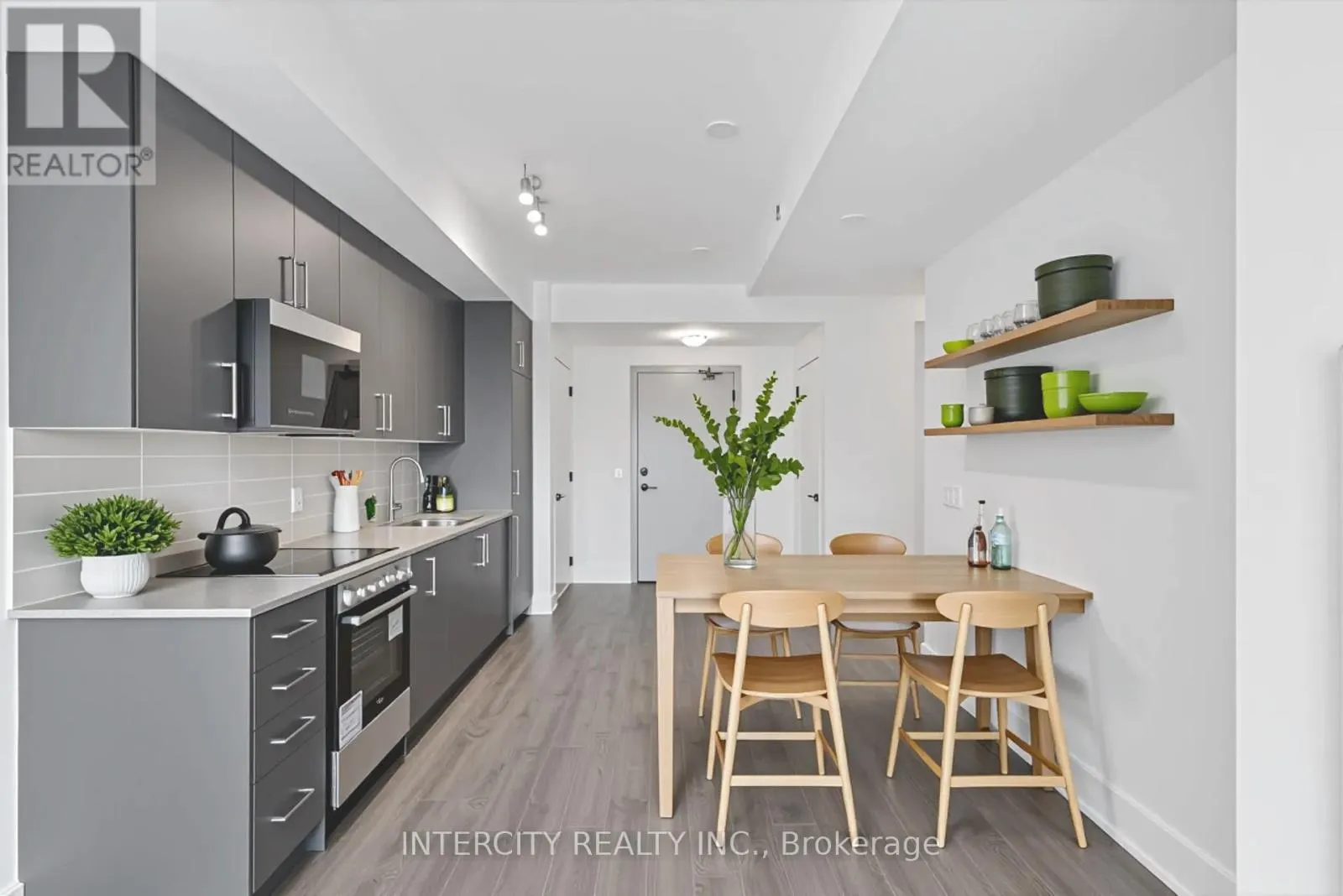 237 - 2075 KING ROAD