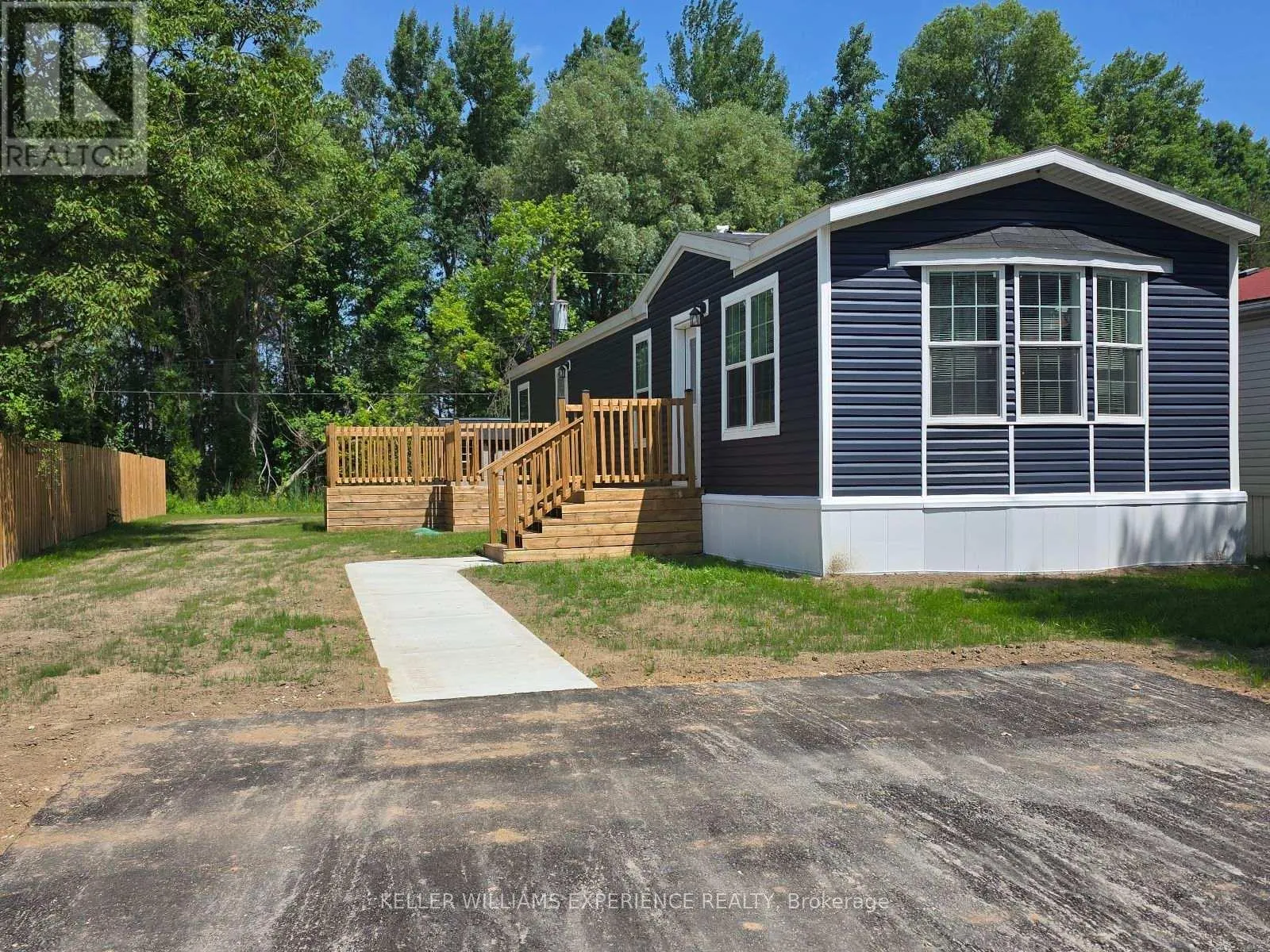40 SHAMROCK CRESCENT
