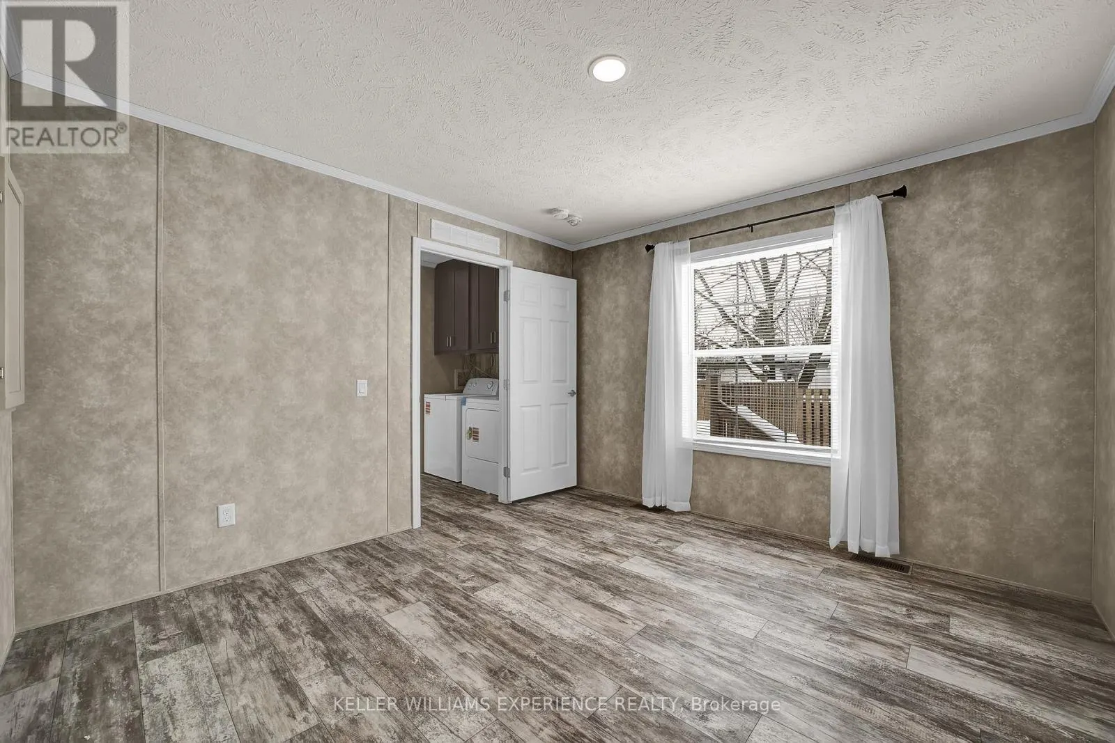 40 SHAMROCK CRESCENT