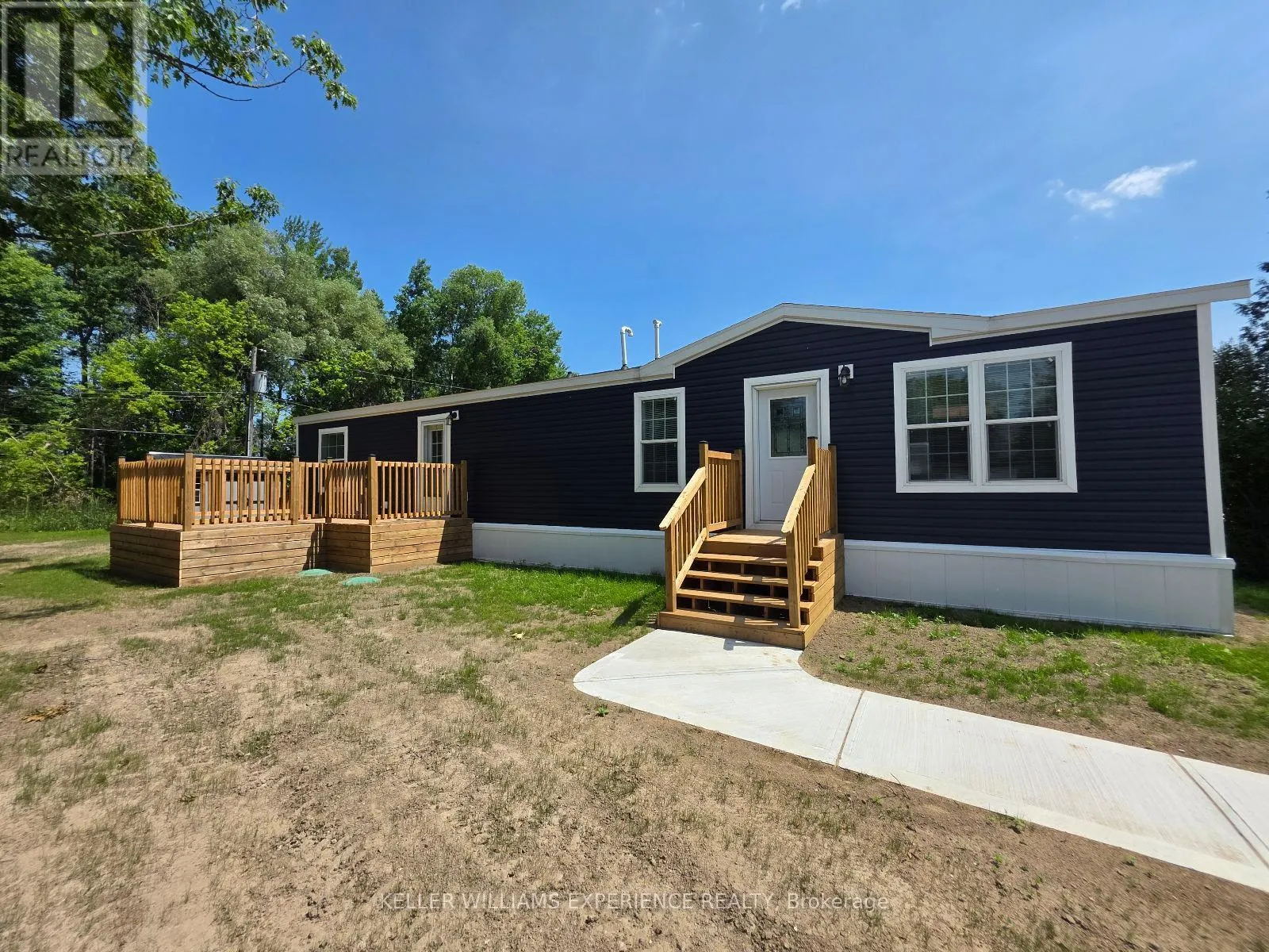 40 SHAMROCK CRESCENT