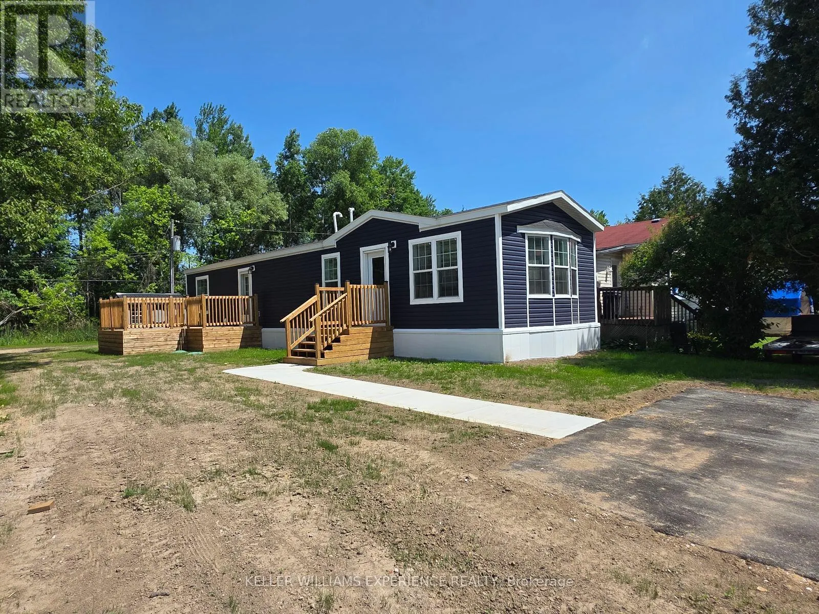 40 SHAMROCK CRESCENT