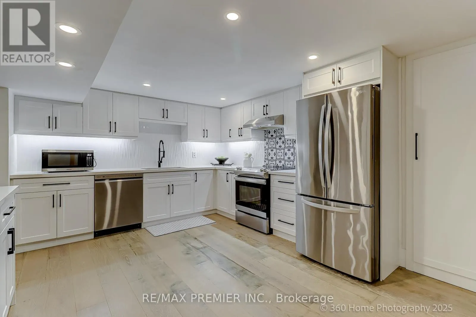 17 CHINOOK DRIVE