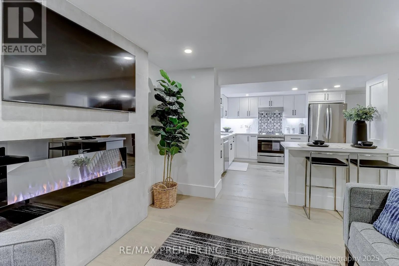 17 CHINOOK DRIVE