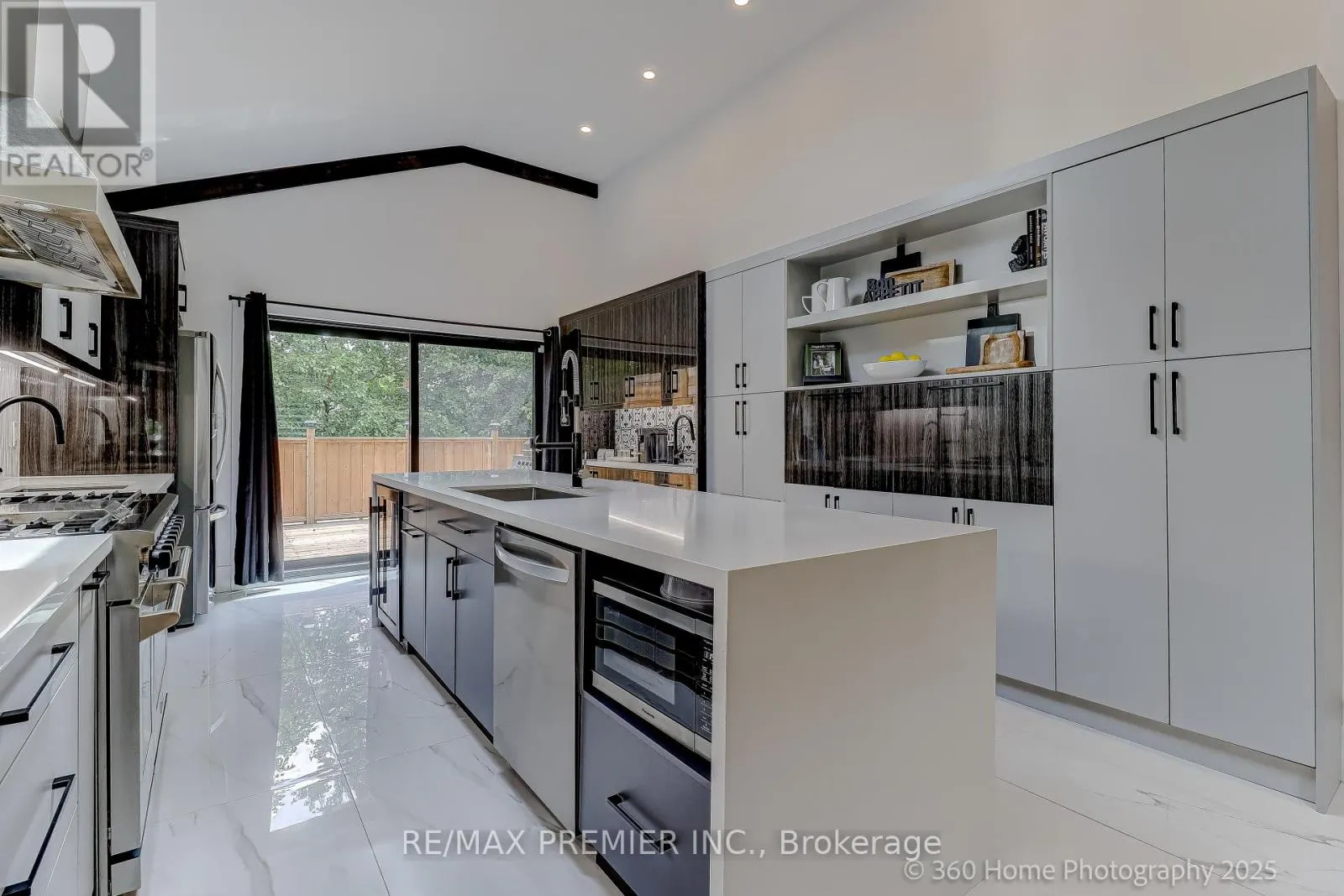 17 CHINOOK DRIVE