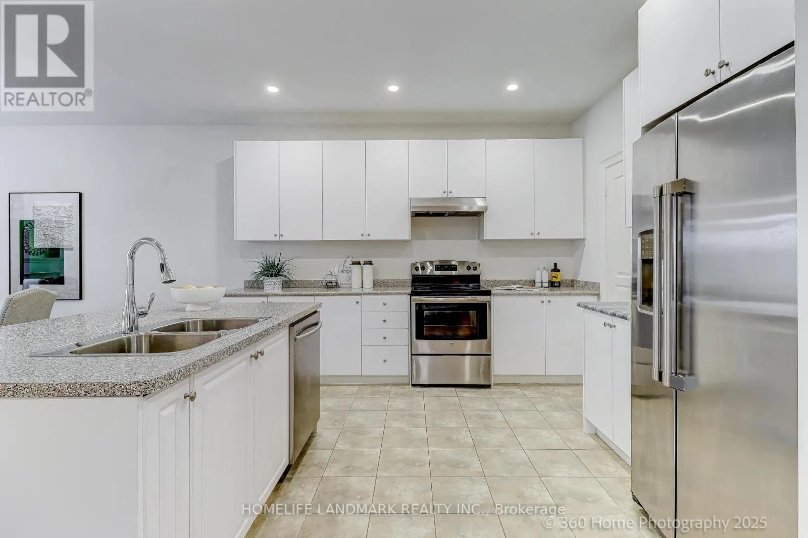 16 BEECHBOROUGH CRESCENT
