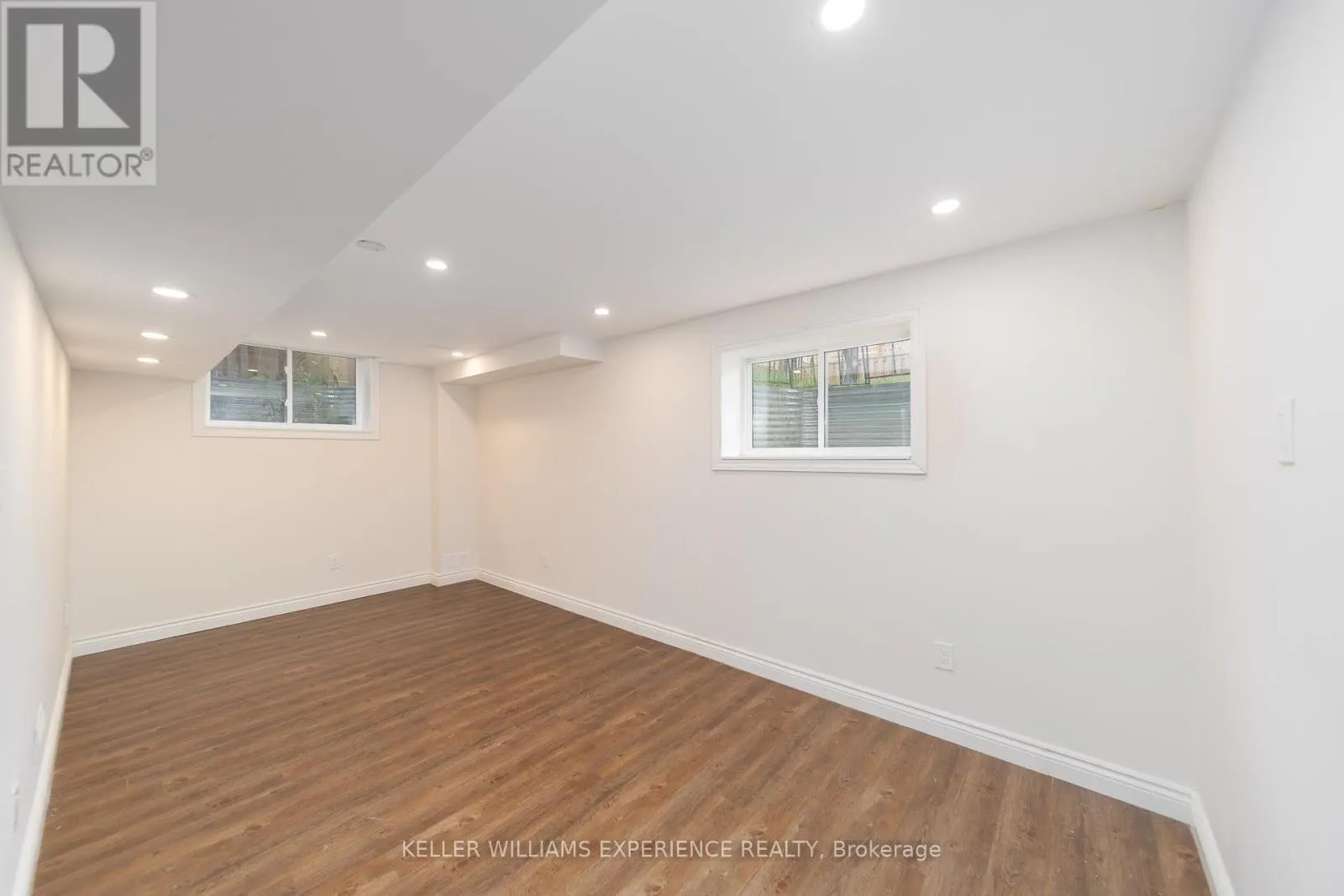 B - 900 GREEN STREET
