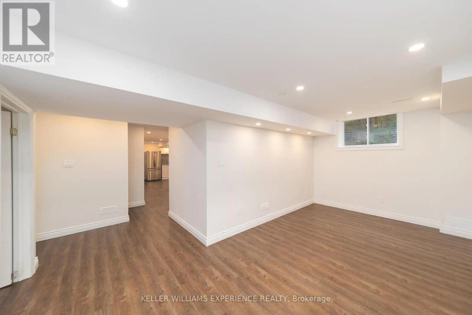 B - 900 GREEN STREET
