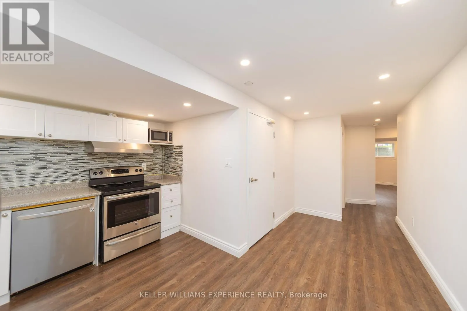 B - 900 GREEN STREET