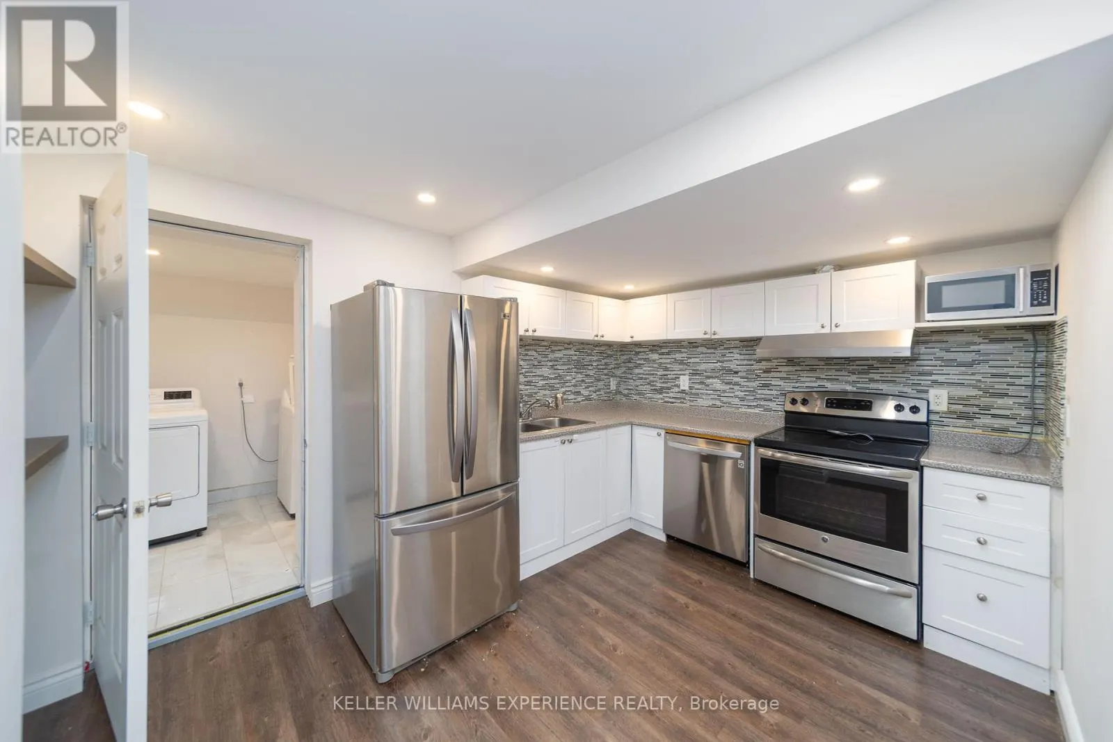B - 900 GREEN STREET