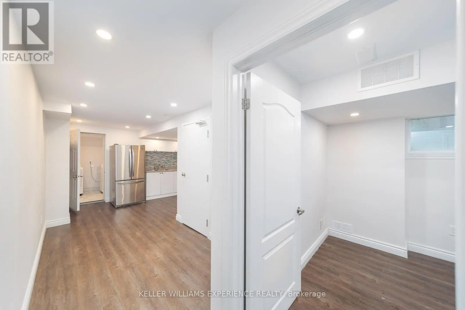 B - 900 GREEN STREET