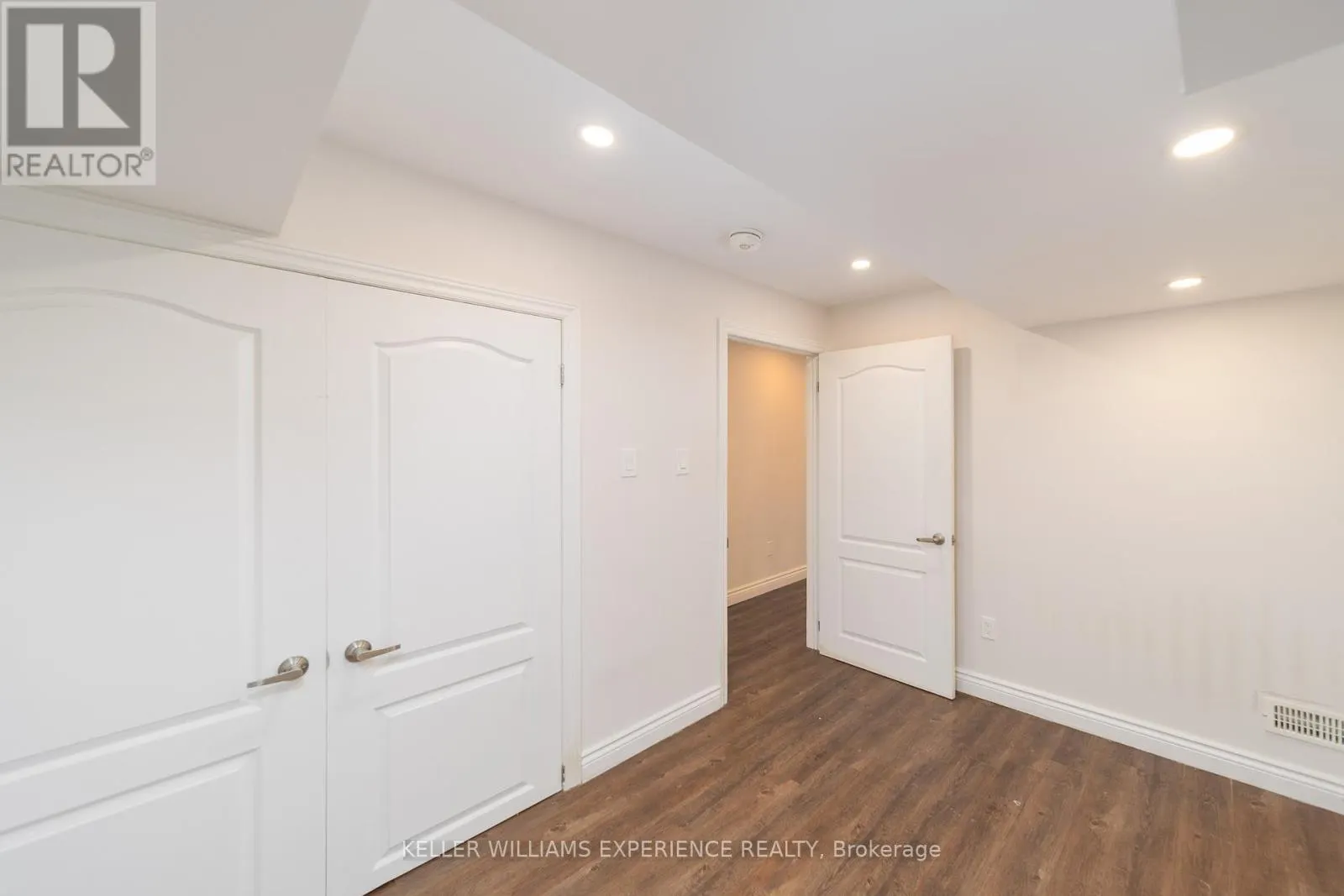 B - 900 GREEN STREET