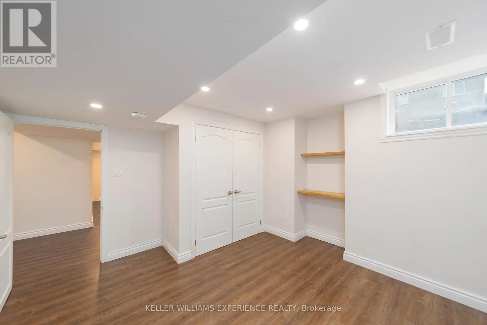 B - 900 GREEN STREET