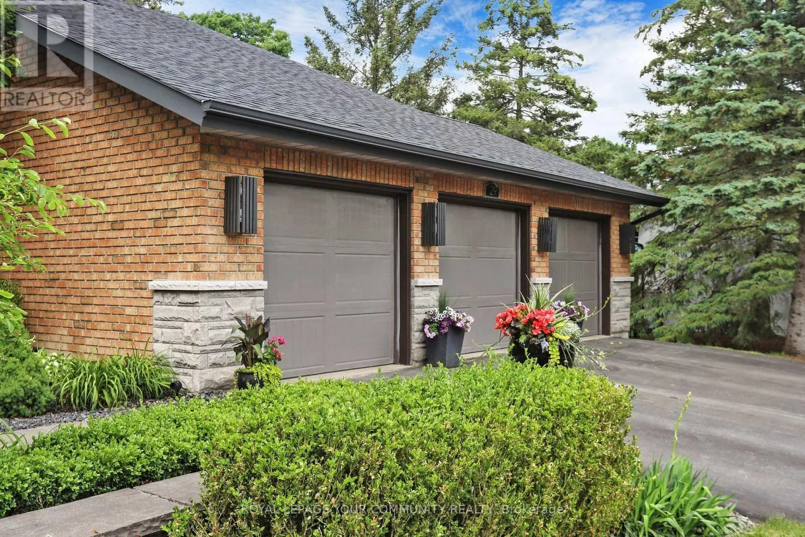 29 CURTIS CRESCENT