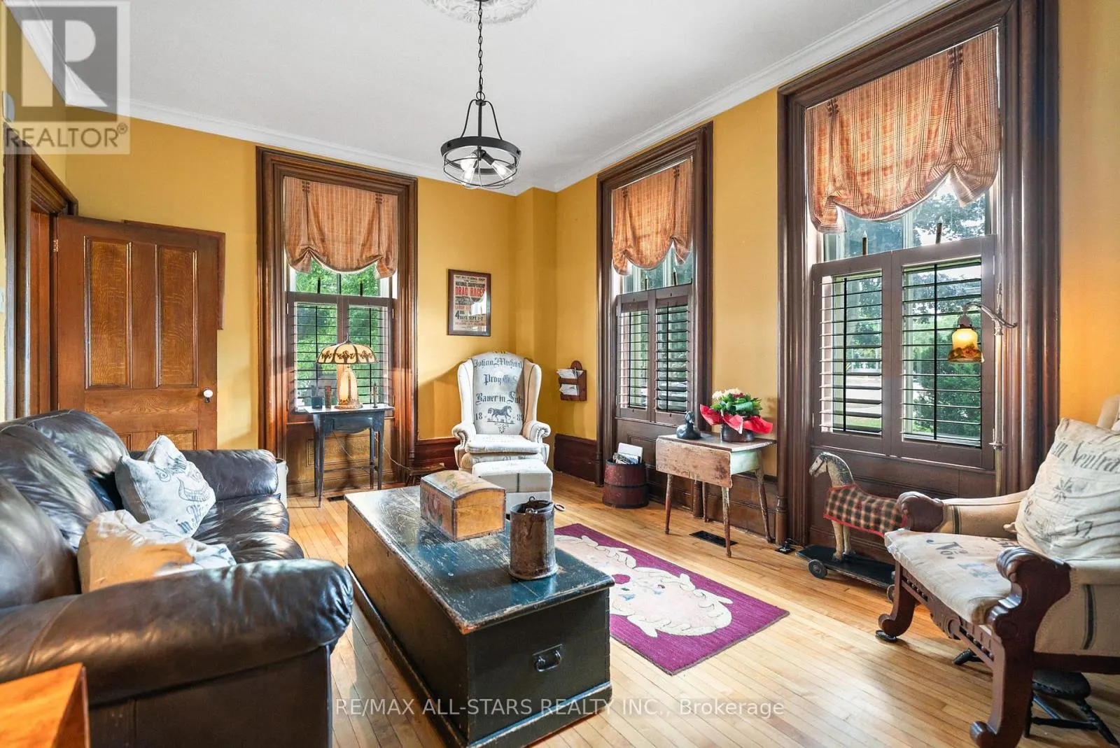 122 BROCK STREET E