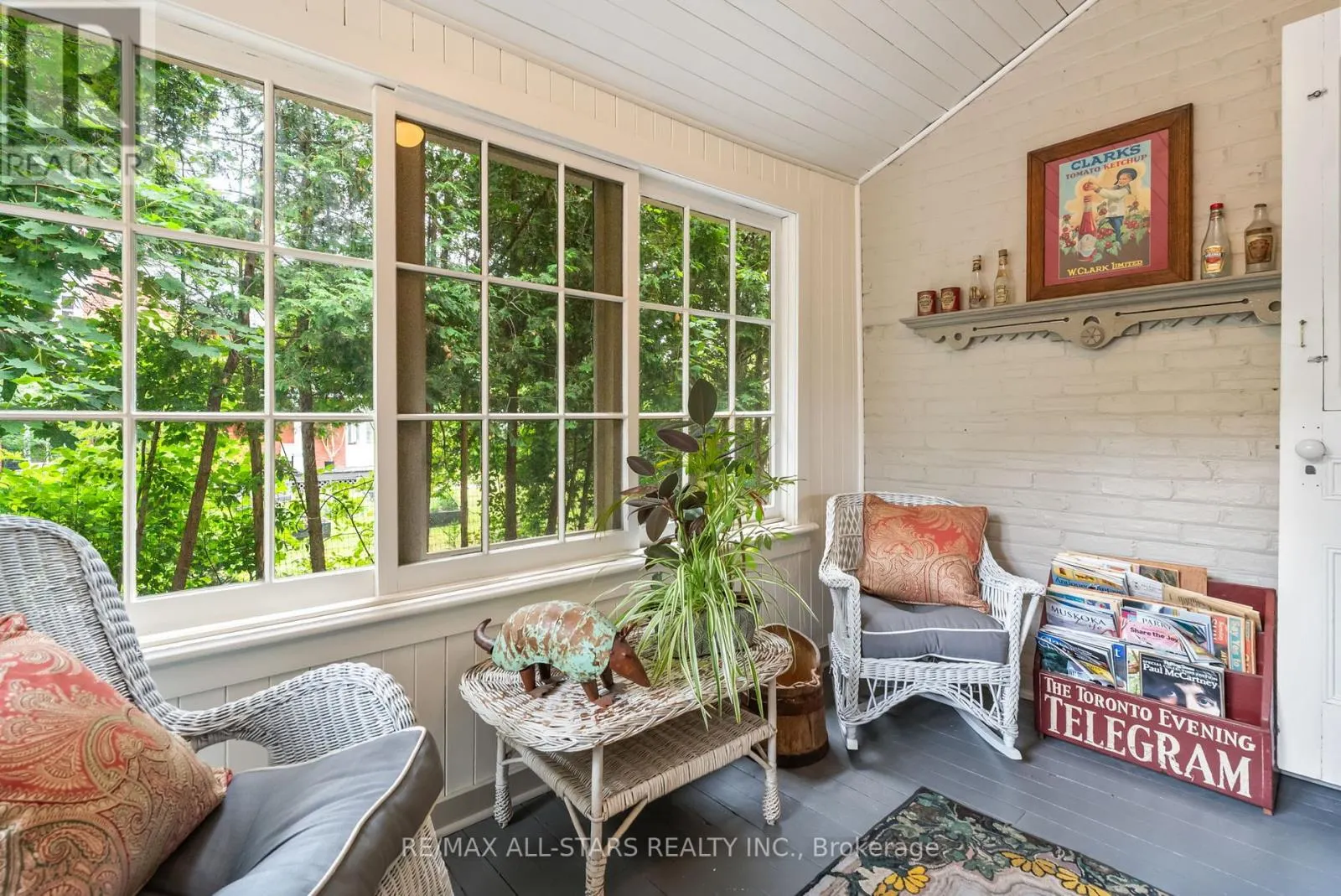 122 BROCK STREET E