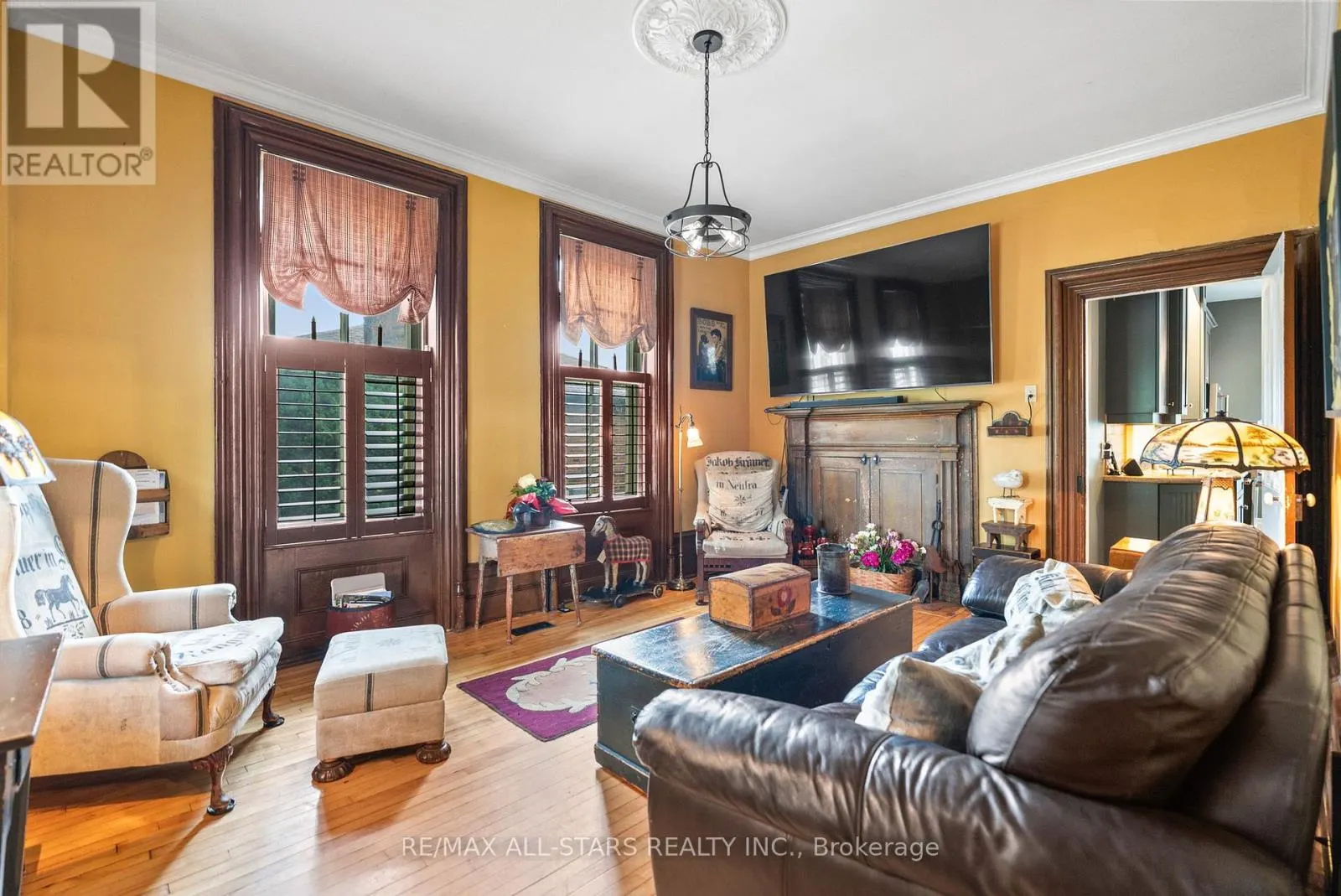 122 BROCK STREET E