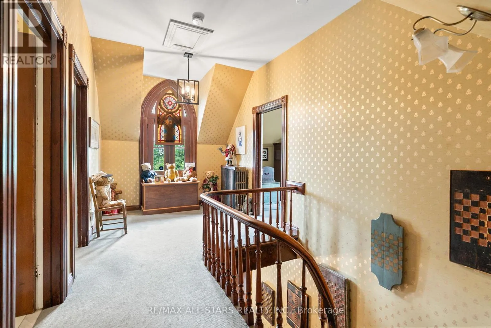 122 BROCK STREET E