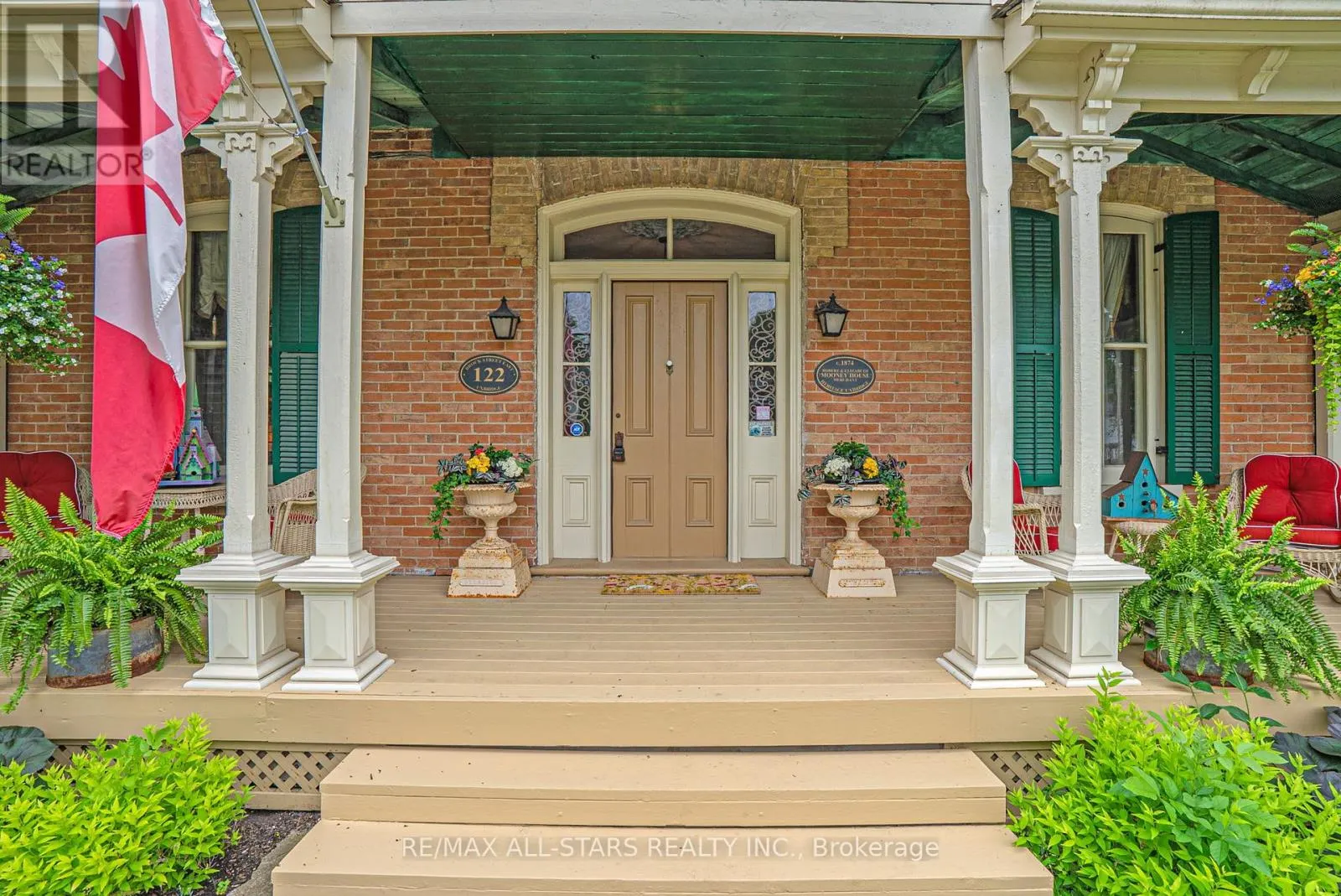 122 BROCK STREET E