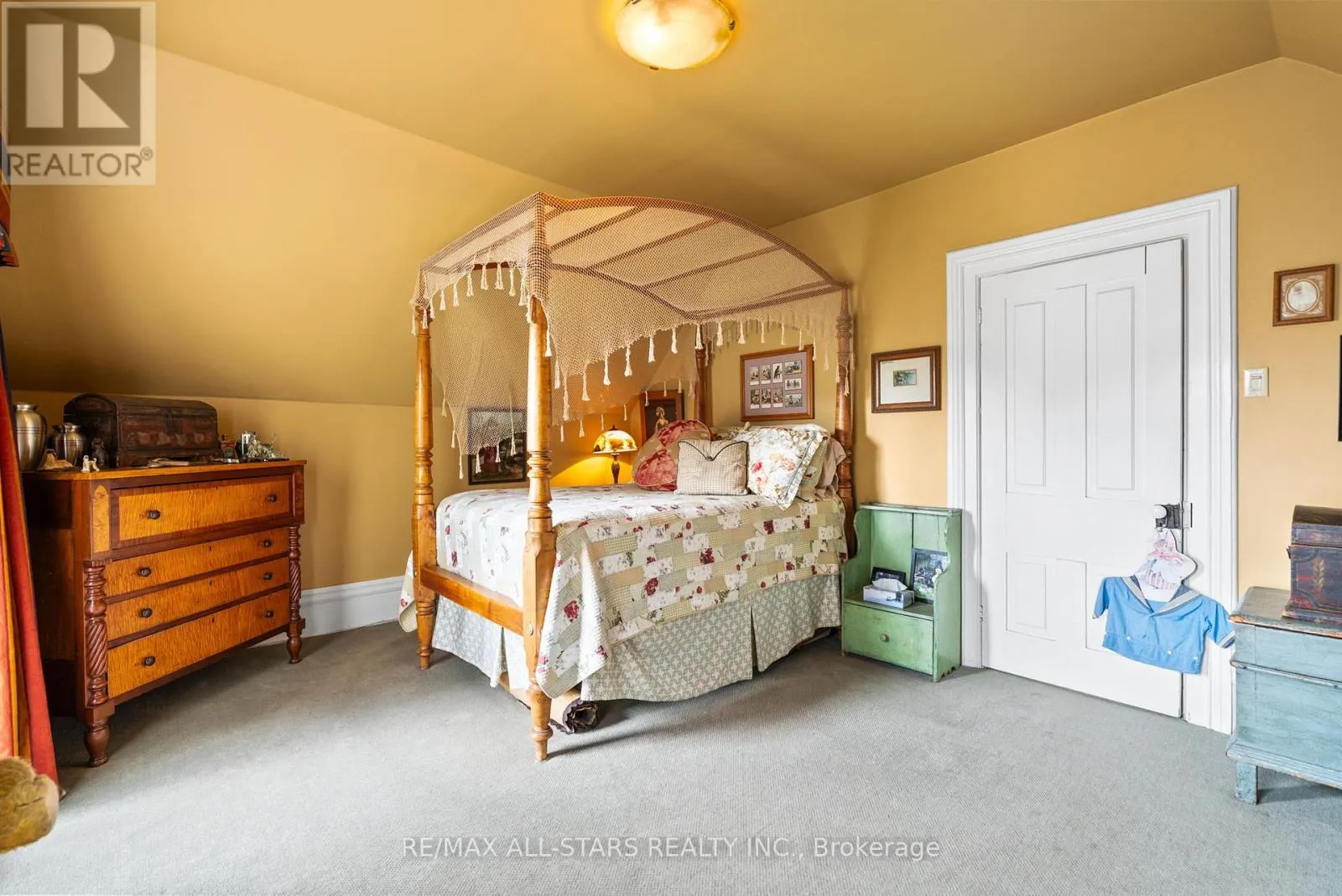 122 BROCK STREET E