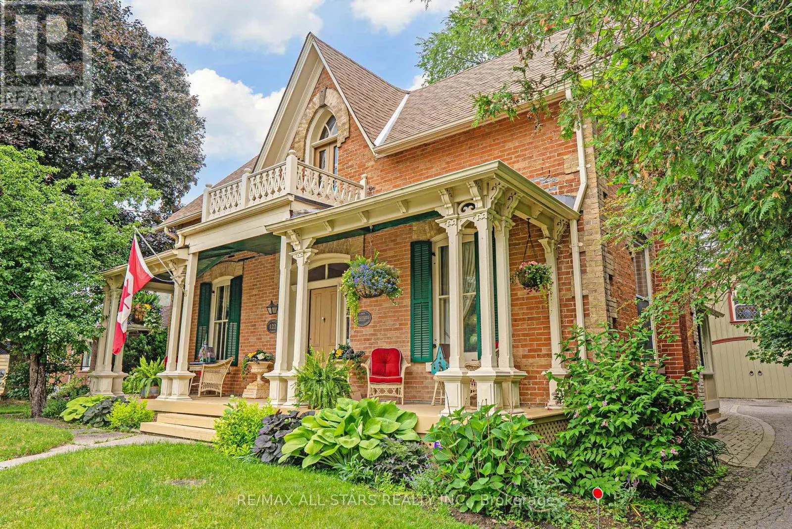 122 BROCK STREET E