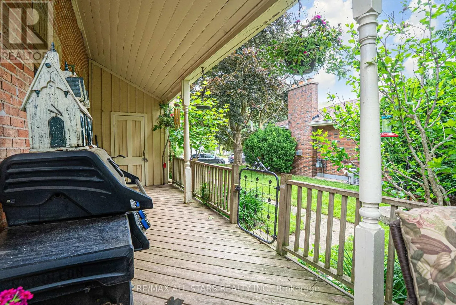 122 BROCK STREET E