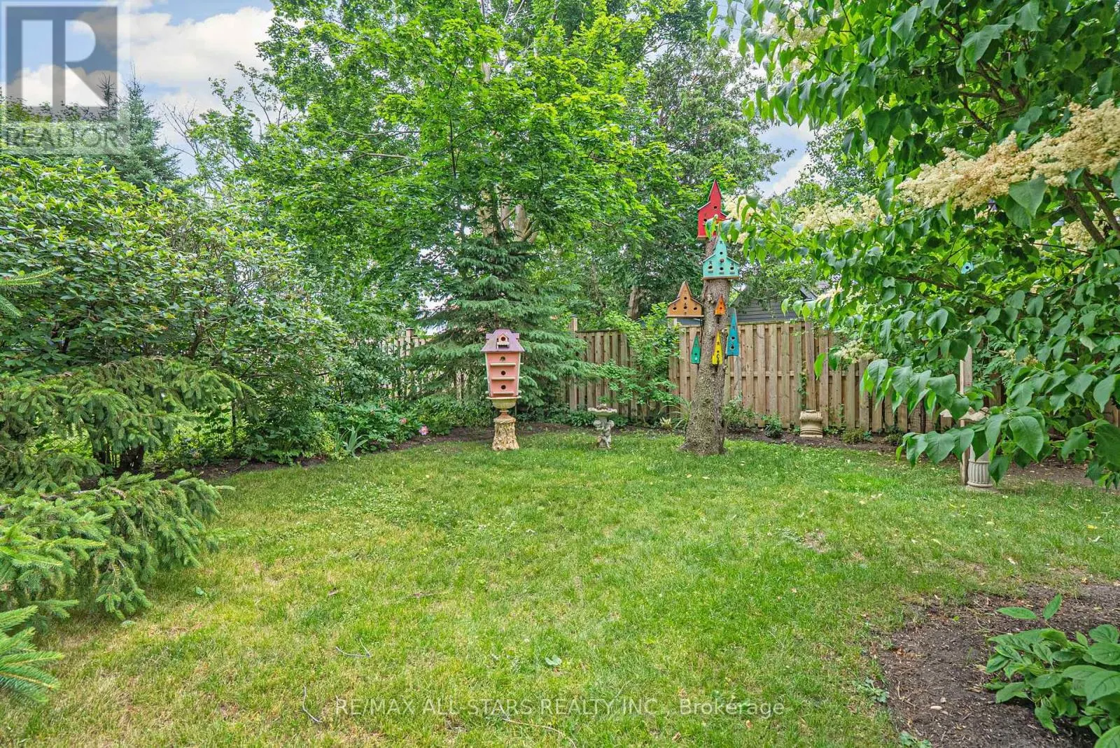 122 BROCK STREET E
