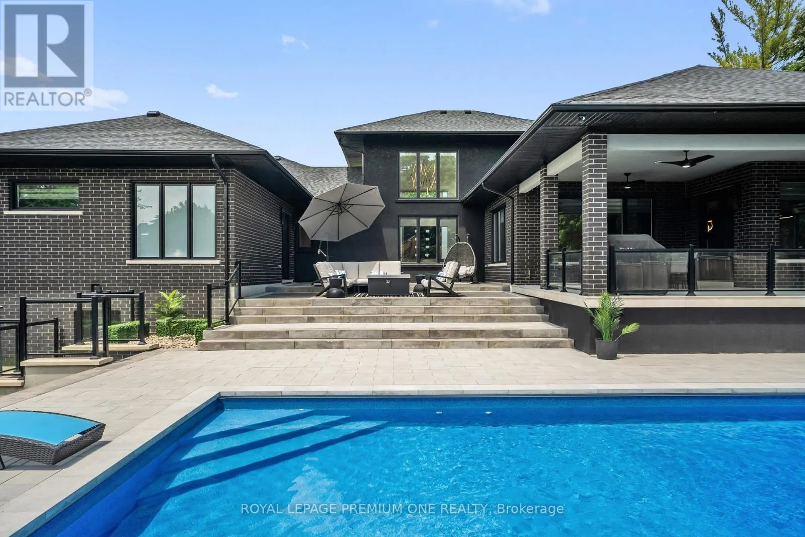 11 HOLLYWOOD CRESCENT