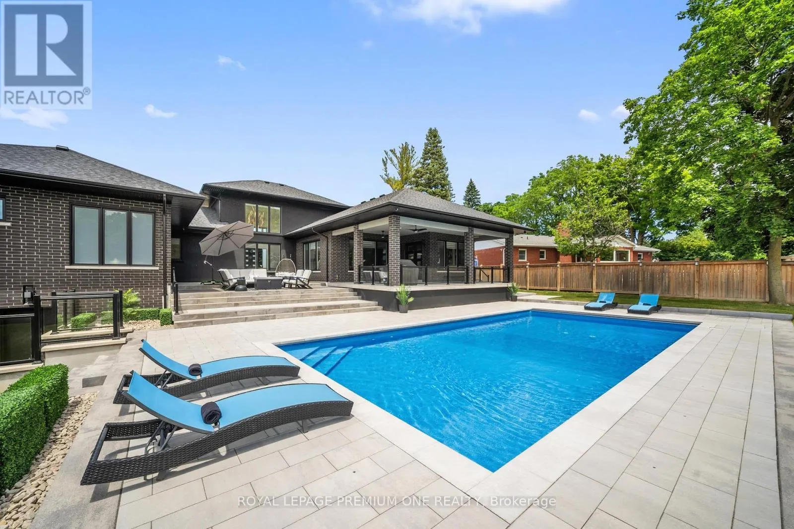 11 HOLLYWOOD CRESCENT