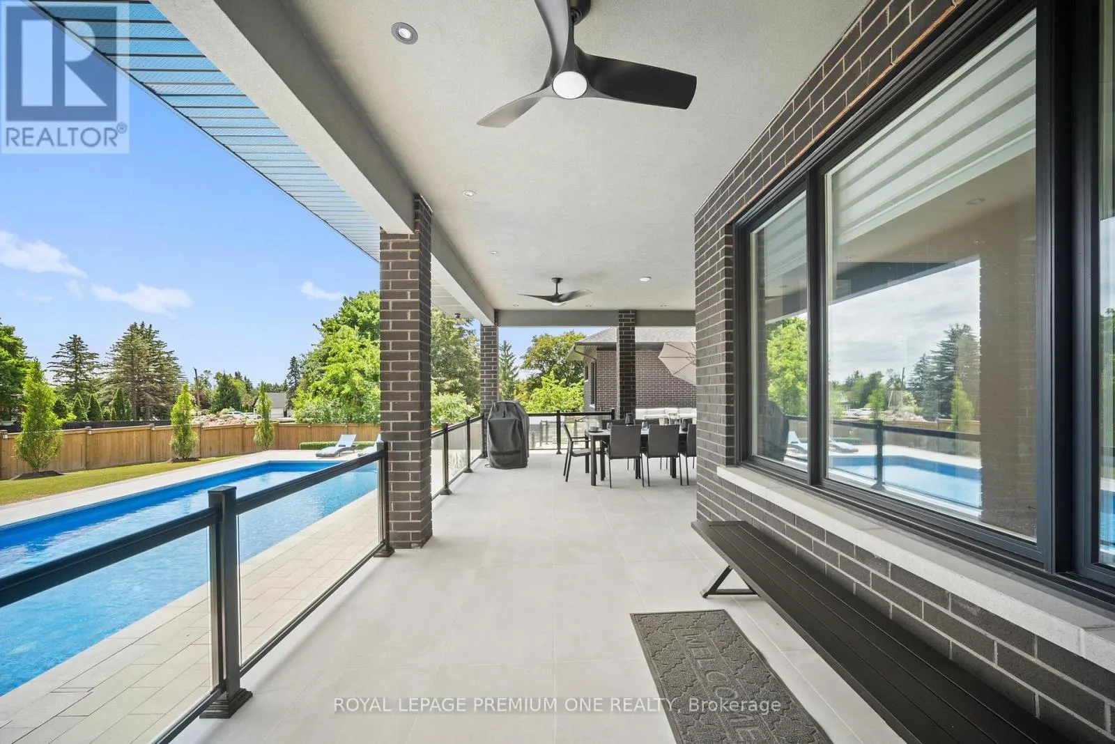 11 HOLLYWOOD CRESCENT