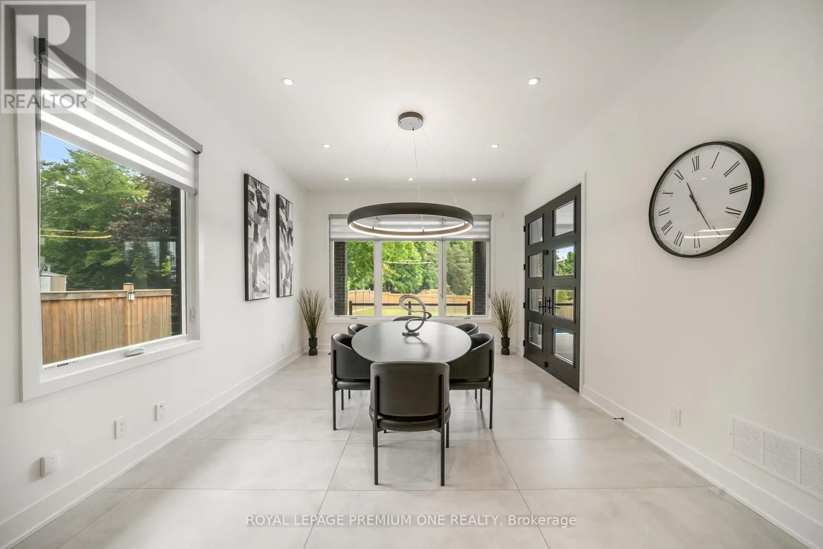 11 HOLLYWOOD CRESCENT