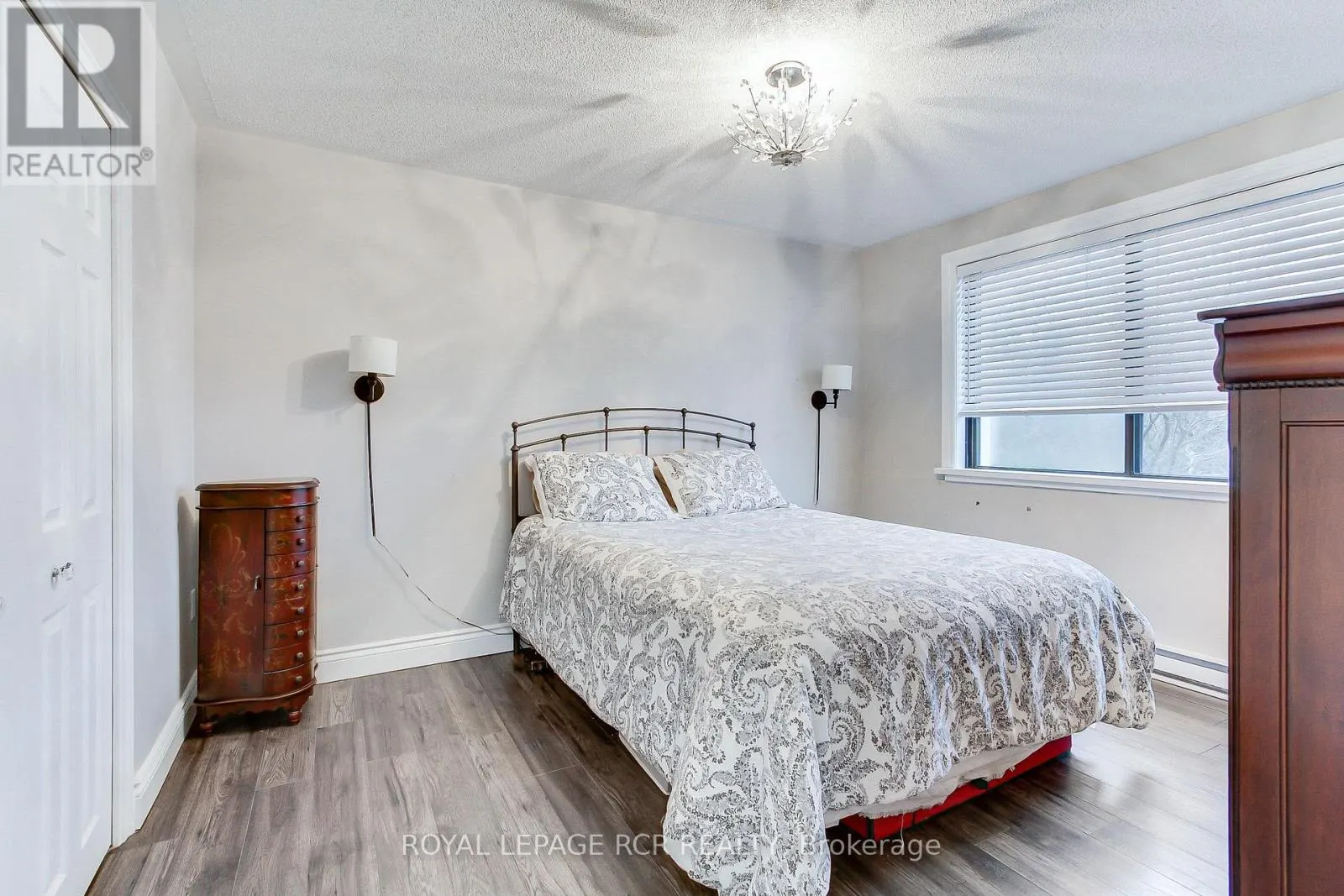 9 - 136 SCANLON AVENUE