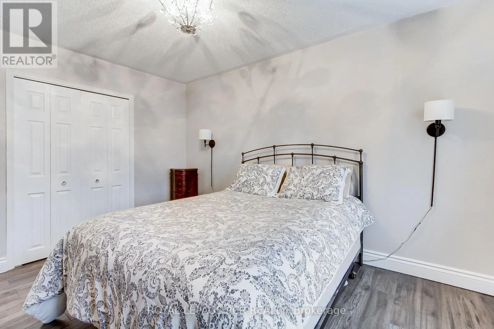 9 - 136 SCANLON AVENUE