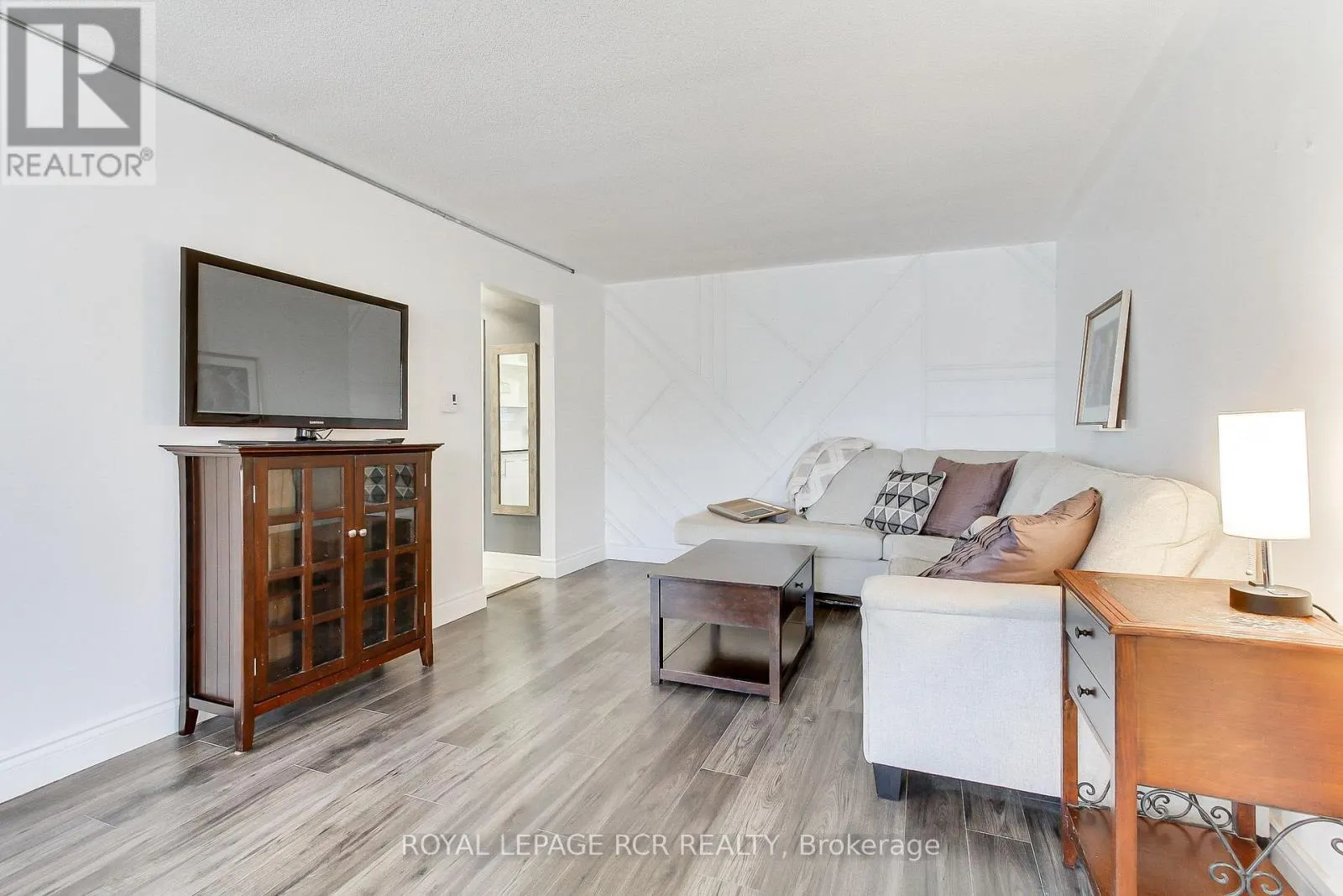 9 - 136 SCANLON AVENUE