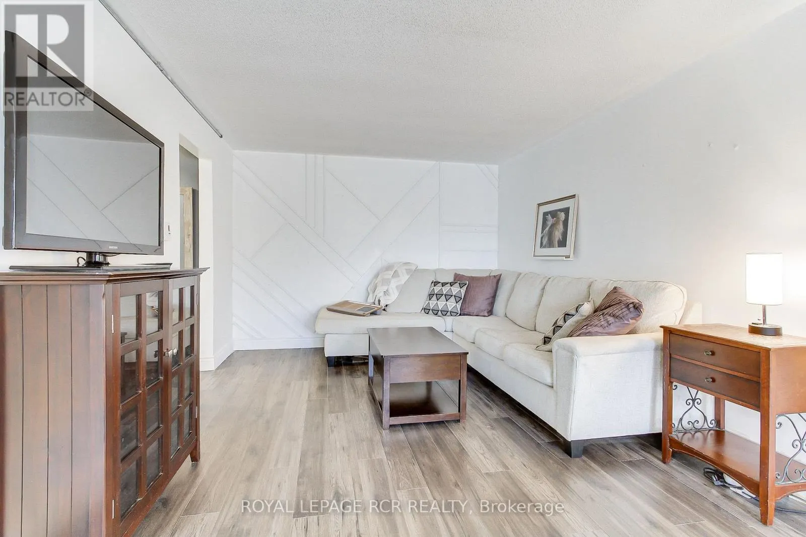 9 - 136 SCANLON AVENUE