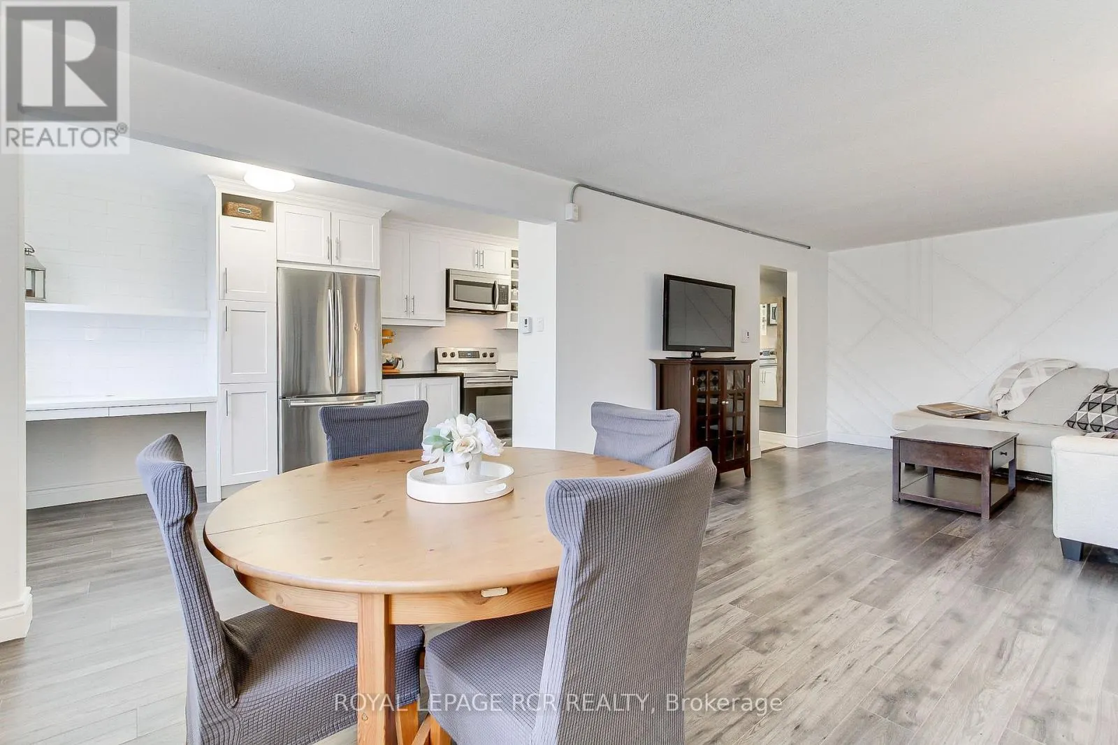 9 - 136 SCANLON AVENUE