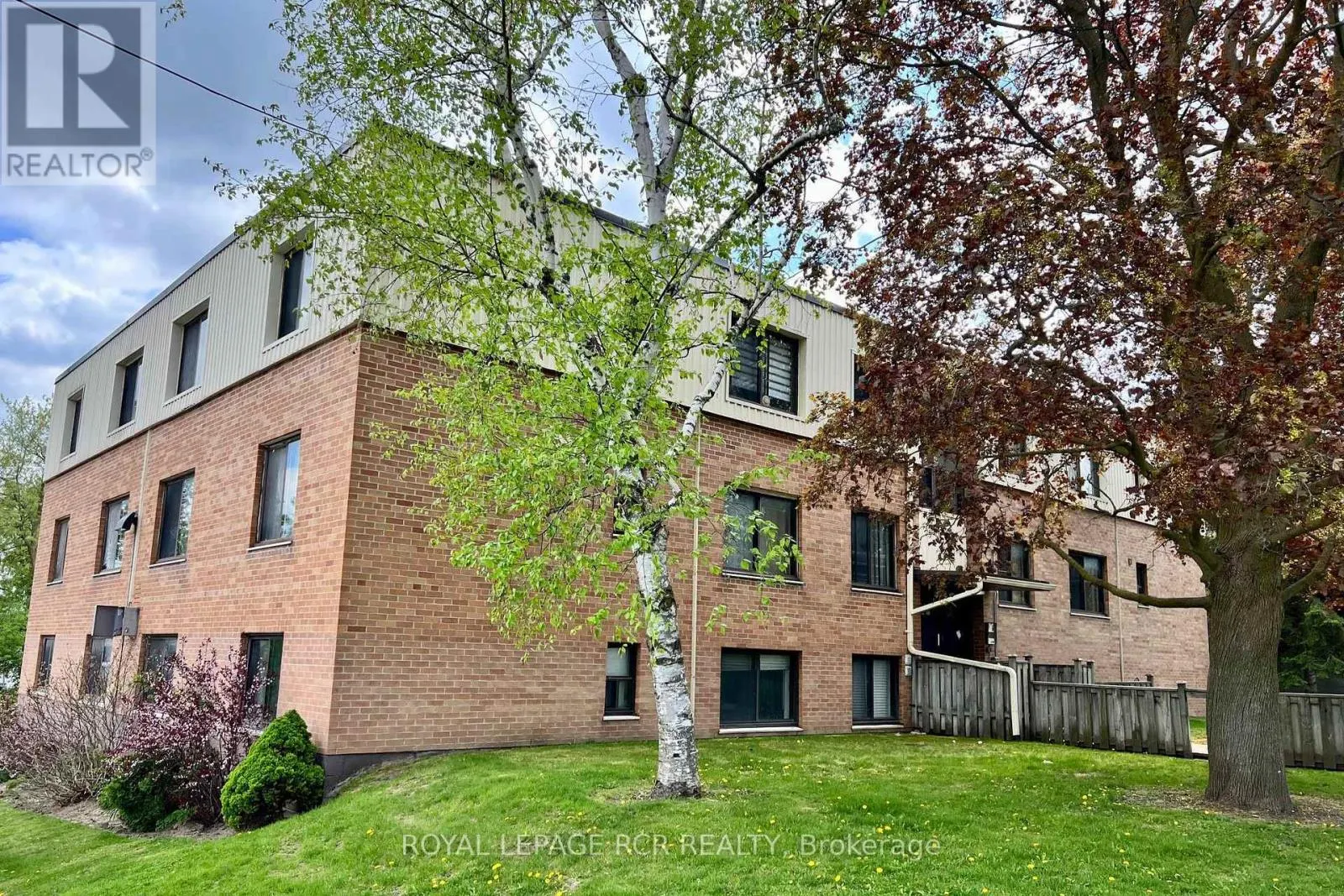 9 - 136 SCANLON AVENUE