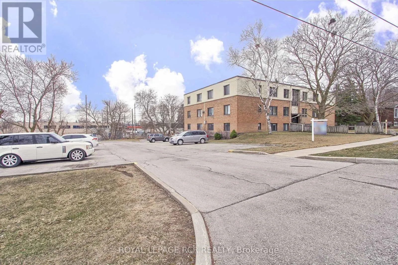 9 - 136 SCANLON AVENUE