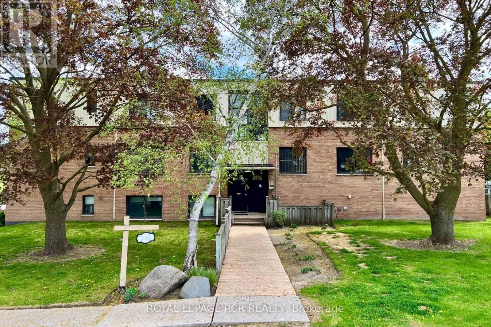 9 - 136 SCANLON AVENUE