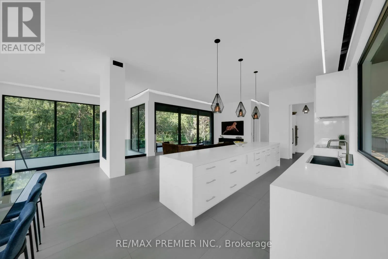 350 KINGSCROSS DRIVE